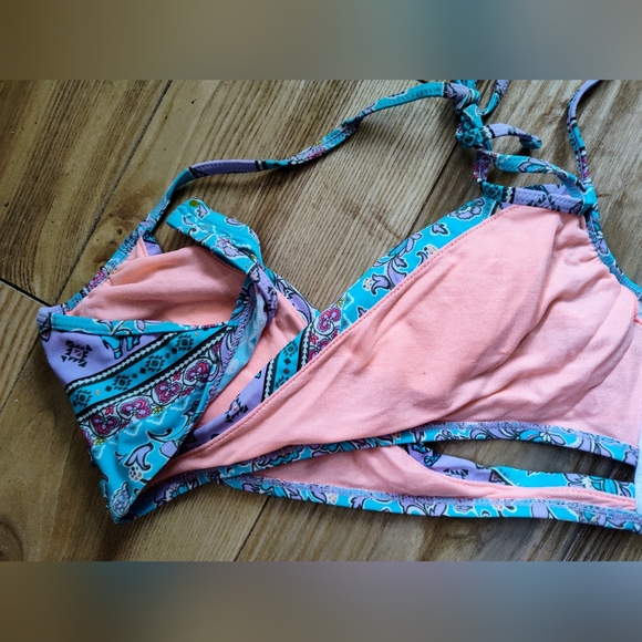 Swim top Summer Sale 🌼 - Picture 5 of 5